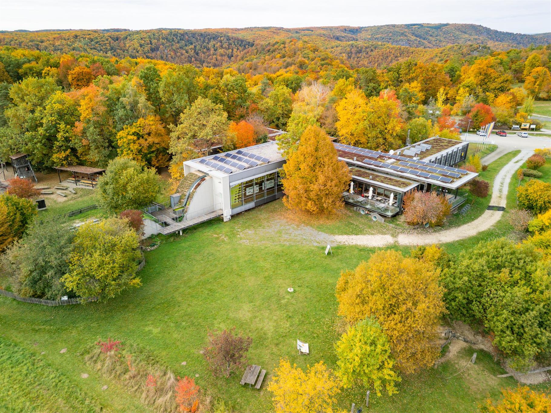 Nationalparkhaus mit Terrasse des Cafe/Restaurants